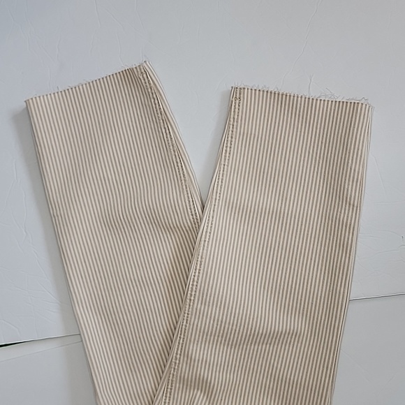 OLD NAVY MID-RISE BOY FRIEND Cut-Off JEANS/ SIZE 10. - Picture 9 of 11